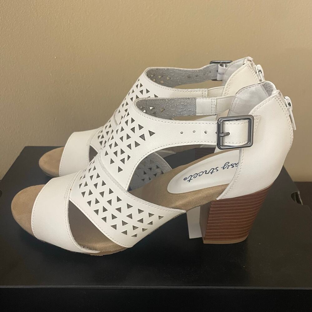 Easy Street Women's Block Heel Sandal